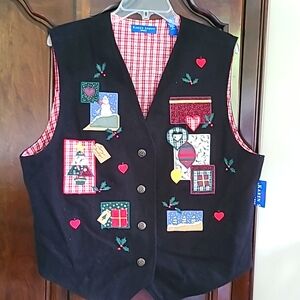 Karen Scott ladies vest. Holiday themed